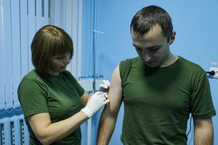 Эксперт: восстановление российской экономики начнется благодаря вакцинации
