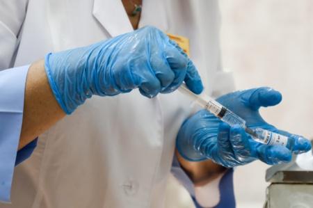 Эксперт: эпидемиологическая ситуация в РФ будет зависеть от отношения людей к вакцинации