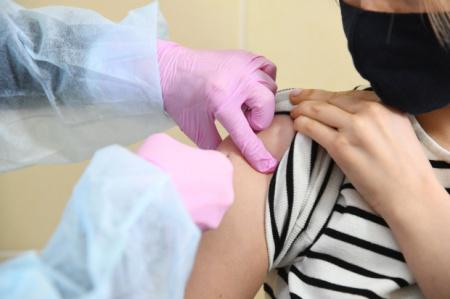 7,6 тысячи волгоградцев вакцинировались во время каникул