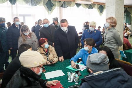 Андрей Бочаров проведал семьи беженцев из Донбасса, прибывших в Волгоградскую область