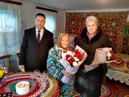 Столетняя юбилярша принимала поздравления от почётных гостей