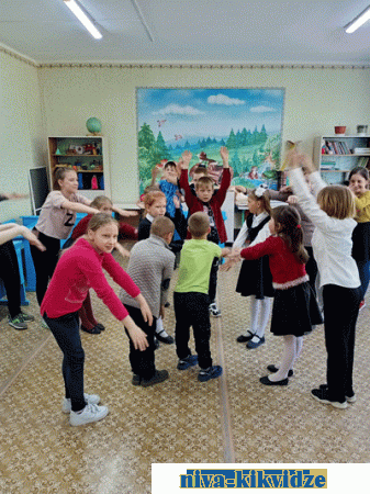 День танца в начальной школе.
