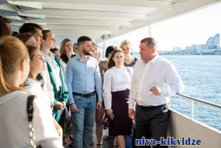 Андрей Бочаров предложил сделать ежегодным Волгоградский фестиваль молодёжи