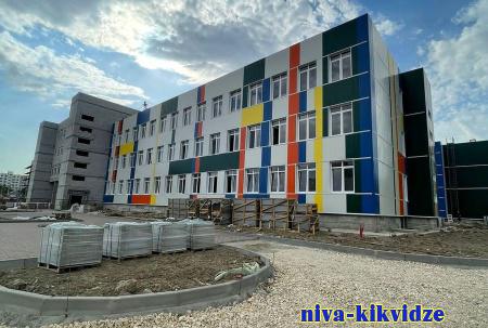 Участник нацпроекта «Производительность труда» строит очередную школу-тысячник в Ворошиловском районе Волгограда