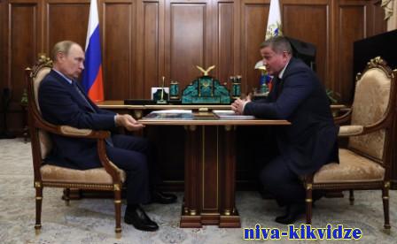 Президент России Владимир Путин провел встречу с губернатором Волгоградской области Андреем Бочаровым