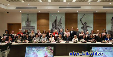 В Волгоградской областной Думе чествовали учителей
