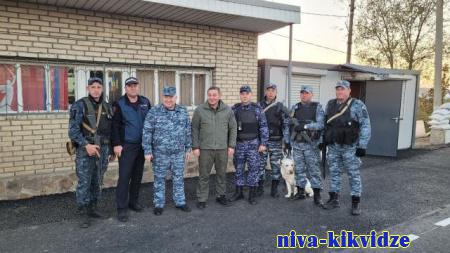 Андрей Бочаров встретился с волгоградскими полицейскими на блокпосте