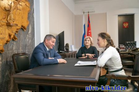 Андрей Бочаров провел рабочую встречу с Анной Кузнецовой
