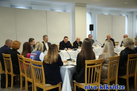 Губернатор Волгоградской области Андрей Бочаров встретился с семьями участников СВО