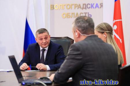Глава Волгоградской области отвечает на вопросы жителей в ходе прямой линии