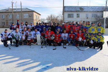 К восьмидесятилетнему юбилею Сталинградской битвы в Преображенской состоялся турнир по хоккею с шайбой