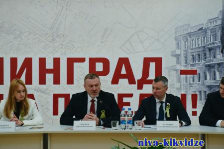 Сергей Горняков принял участие в заседание круглого стола по вопросам патриотического воспитания молодежи в Волгограде