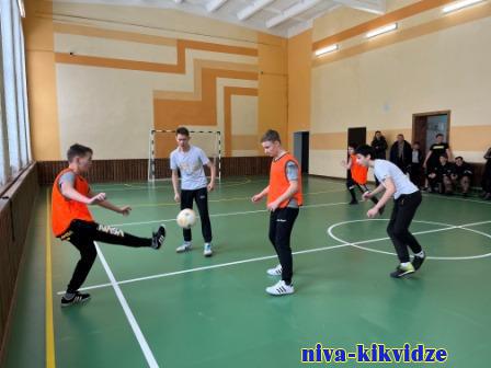 Участниками турнира по мини-футболу стали команды основных школ района