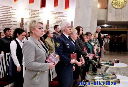 В Волгограде награды погибших участников СВО переданы их родным и близким