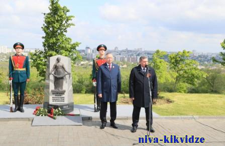 В Волгоградской области на Мамаевом кургане открыт памятный знак ленинградцам — защитникам Сталинграда