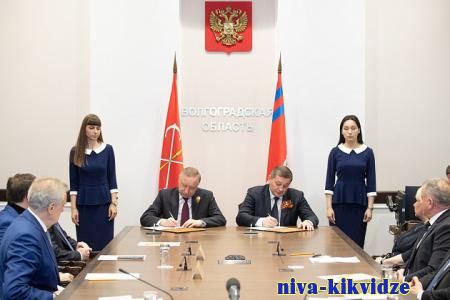 Волгоградская область и Санкт-Петербург подписали программу сотрудничества по всем ключевым направлениям