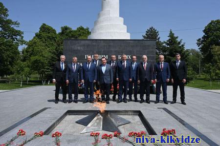 На Центральном мемориале Майкопа почтили память погибших воинов