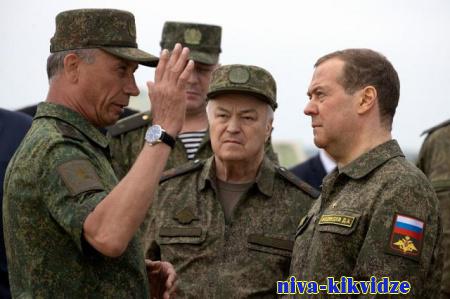 Дмитрий Медведев пообщался с волгоградскими военнослужащими на полигоне Прудбой