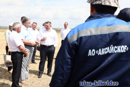 Андрей Бочаров: в Волгоградской области собран первый миллион тонн зерна