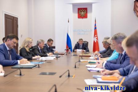Волгоградский губернатор поставил задачи по обеспечению безопасности в День знаний