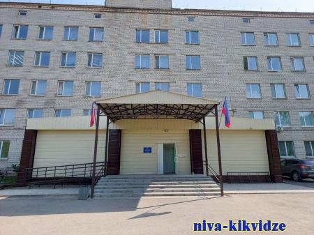 Волгоградцы заканчивают ремонт центральной районной больницы Станицы Луганской