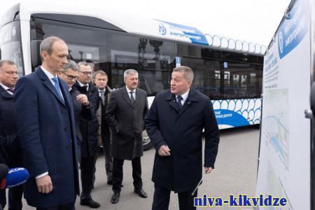 Вице-премьер Дмитрий Григоренко оценил развитие электротранспорта в Волгограде: городской парк пополнили электробусы