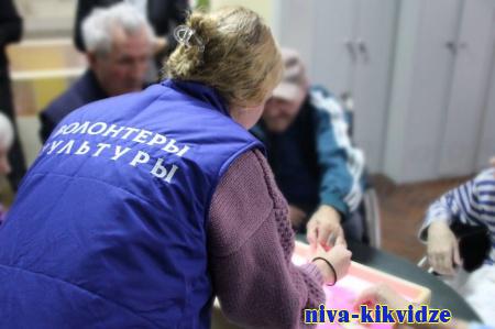 «Осенняя неделя добра»: активисты Волгоградской области участвуют в волонтёрской акции
