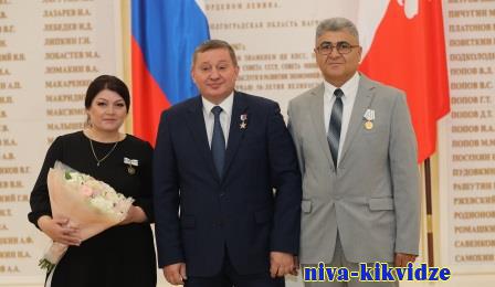 Андрей Бочаров вручил награды жителям Волгоградской области
