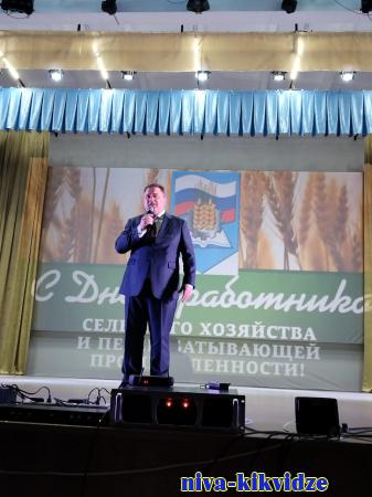 Киквидзенских аграриев поздравил депутат облдумы В.В. Ефимов