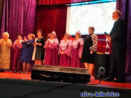 В Чернореченском Доме культуры прошел концерт «Мама мир подарила»
