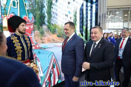 Андрей Бочаров открыл 12 декабря на выставке «Россия» День Волгоградской области