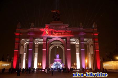 Волгоградский «Свет Великой Победы» на главной арке ВДНХ увидели жители и гости Москвы