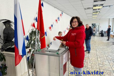 Глава реготделения Народного фронта проголосовала в Волгограде