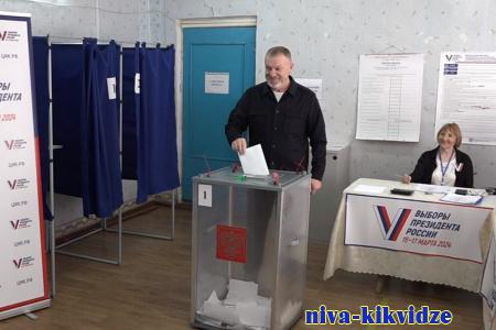 Сенаторы от Волгоградской области проголосовали на выборах президента РФ