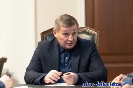 Губернатор Волгоградской области ночью провёл совещание с профильными заместителями