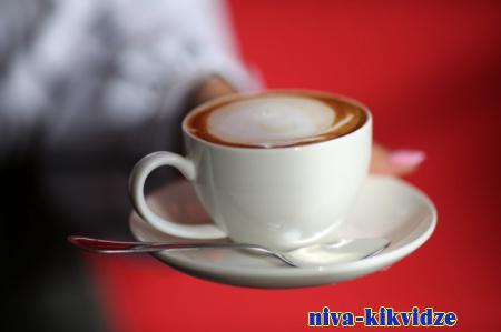 4 чашки кофе в день снижают риск смерти от рака кишечника