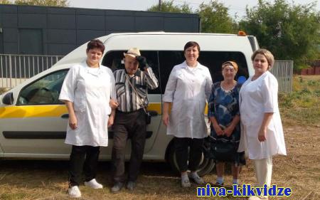Мобильные бригады бесплатно довозят пожилых селян в медучреждения Волгоградской области