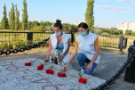 Волгоградские молодогвардейцы провели субботник и возложили цветы у мемориала на Лысой горе