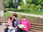 Библиоскамейкой открыли летний читательский сезон в Преображенской
