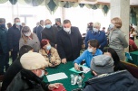 Андрей Бочаров проведал семьи беженцев из Донбасса, прибывших в Волгоградскую область
