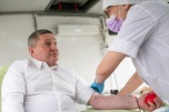 Волгоградский губернатор Андрей Бочаров сдал кровь для участников СВО