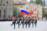 На параде губернатор поздравил жителей и гостей Волгоградской области с Днем Победы