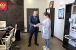 Глава муниципалитета С.Н. Савин вручил молодой семье жилищный сертификат