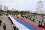 В Волгограде развернули 100-метровый российский флаг