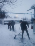 Помощь волонтёров в уборке снега ветеранам труда