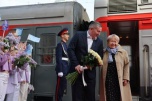 «Добро пожаловать домой!»: Андрей Бочаров встретил прибывшую в Волгоград Александру Пахмутову